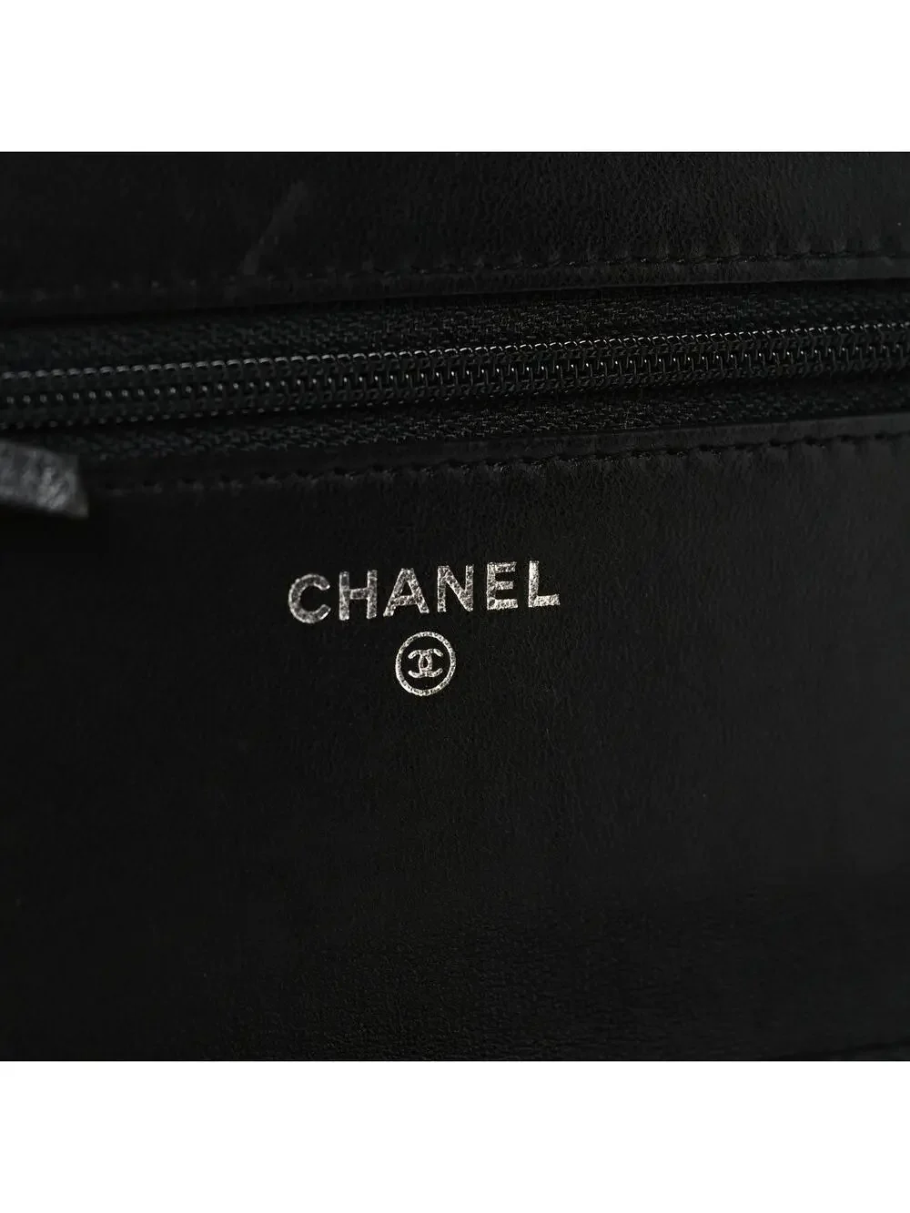 CHANEL indulge timeless